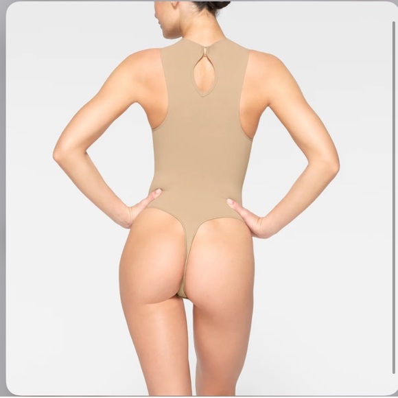 NTW SKIMS HIGH NECK THONG BODYSUIT - Cream sand - Picture 2 of 4